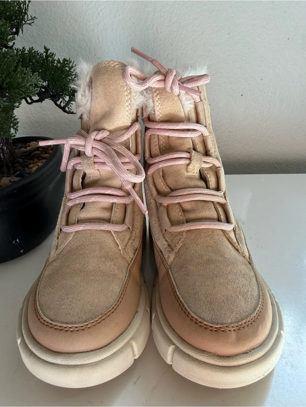 Sorel explorer III Kids size 11 Tan & Light Pink Faux-Fur Waterproof Boots